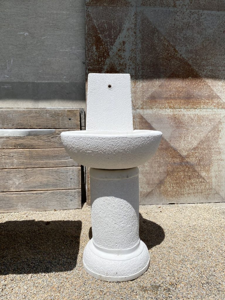 manjši betonski vrtni umivalnik